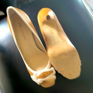 AK shoes tan and beige size 9